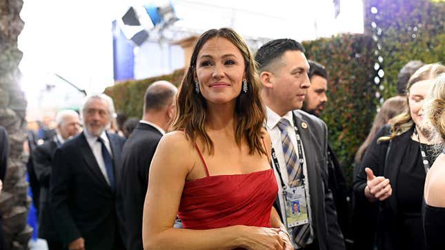 Image for article titled Regal Cat Selflessly Allows Jennifer Garner to Accompany Him on a Walk