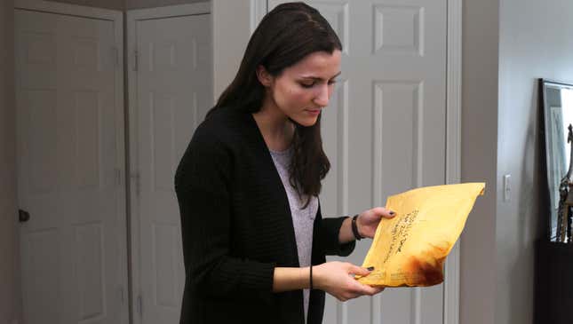 Image for article titled Relationship Experts Say Mailing Body Part To Ex On Valentine’s Day Only Way To Win Them Back
