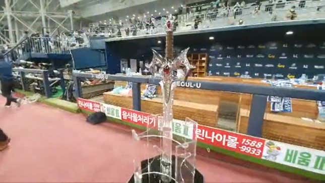 Image for article titled Korean Baseball Team Celebrates Championship With A Video Game Sword