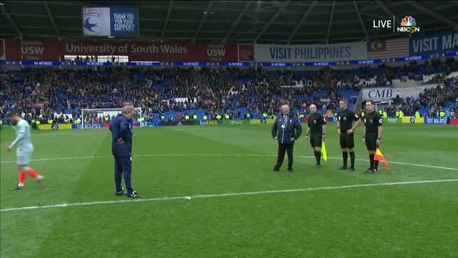 Cardiff City's Neil Warnock Had An Intense Staredown With Match Officials After They Cost His Team Vital Points