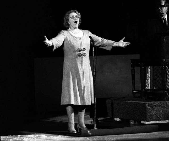 Kate Smith, singing “God Bless America” before a Stanley Cup playoff game between the New York Islanders and the Philadelphia Flyers in Philadelphia, May 13, 1975. 