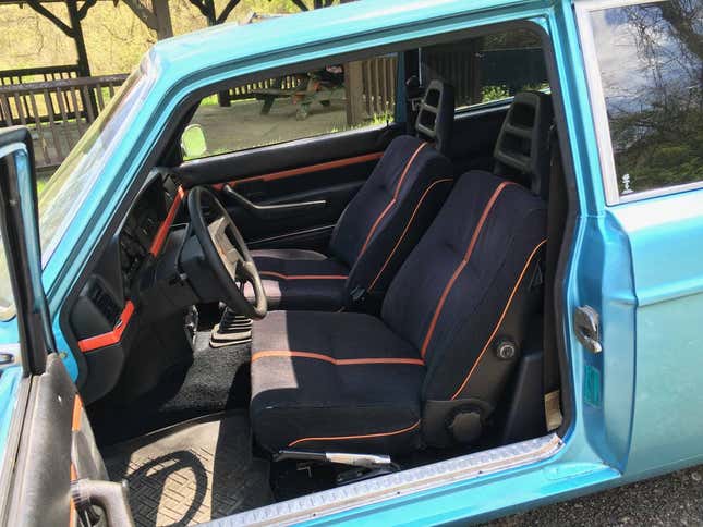 Image for article titled At $5,000, Would You Ring In The New Year With This 1974 Volvo 140?
