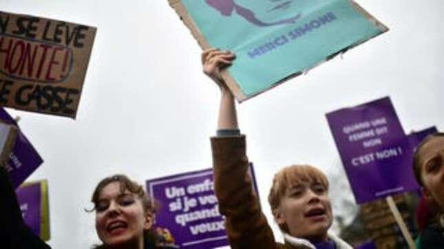 Police in Paris Accused of Attacking Women on International Women’s Day