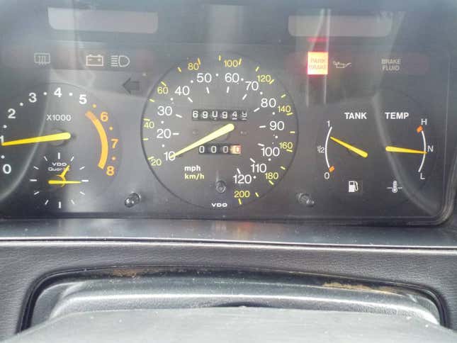 Image for article titled At $4,500, Could This 1979 Saab 900 EMS Make it Easy Being Grön?