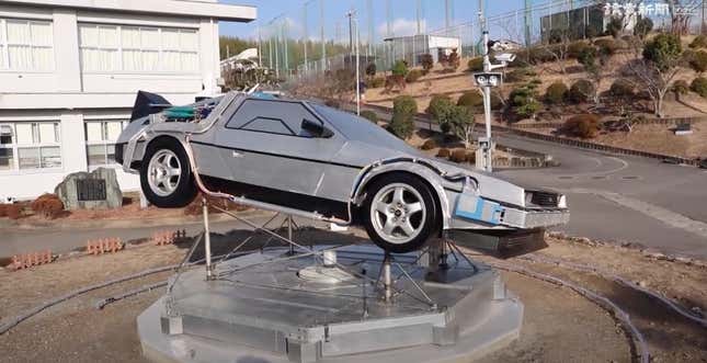 Image for article titled High School Students Build A Back To The Future Monument