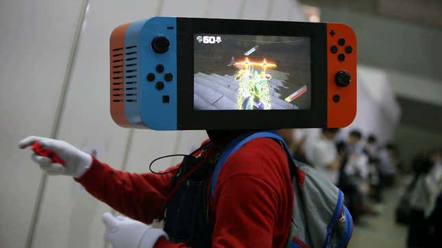 Cosplayer Has A Nintendo Switch For A Head, Plays <i>Arms</i> On It