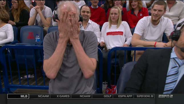 Bill Walton Rubs Special Temecula Dirt All Over Himself