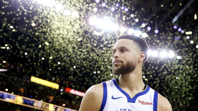 Image for article titled Steph Curry Reminds The Trail Blazers Just How Terrifying He Can Be