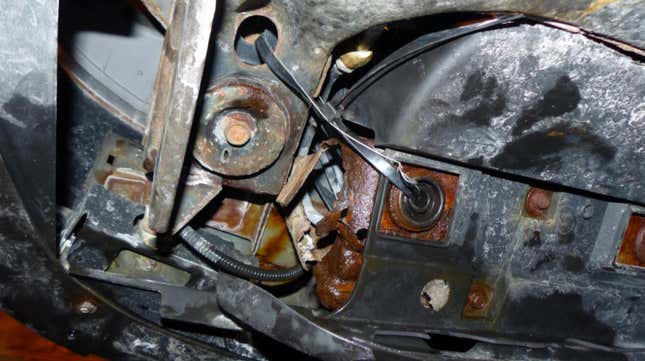 Image for article titled This Seemingly Beautiful Jeep Cherokee Is A Nightmare Example Of Why Mandatory Safety Inspections Make Sense