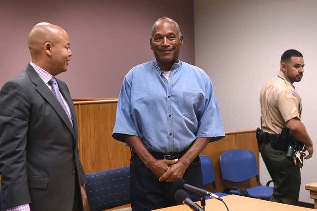 Image for article titled Her Gloves Fit: O.J. Simpson Believes Tiger King Star Killed Her Husband