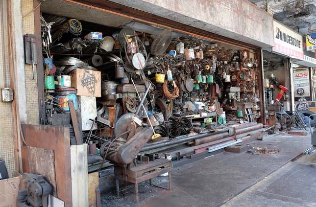 The most crowded mechanic’s shop I’ve ever seen. (Photo: Michael Tracy)