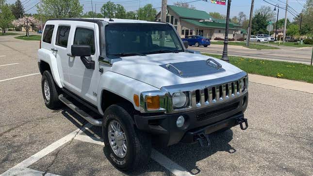 Image for article titled At $6,400, Could This 2006 Hummer H3 With a 5-Speed Have You Humming a New Tune?