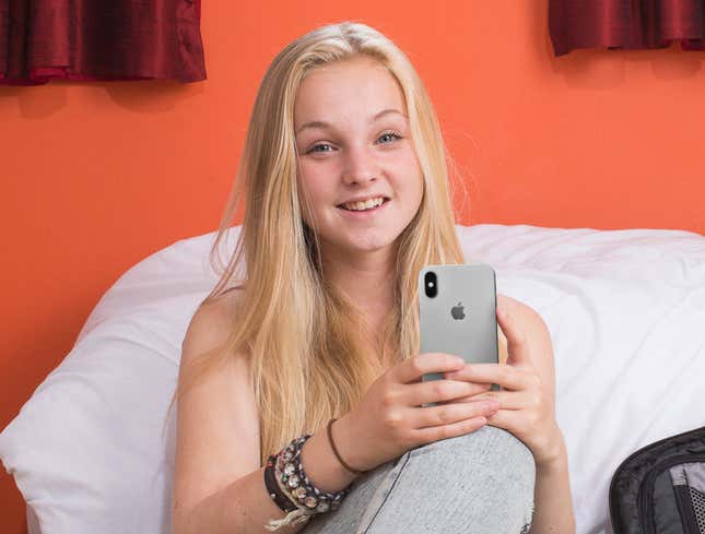Image for article titled ‘Do You Mind If I Put You In My TikTok?’ Asks Younger Cousin About To Ruin Your Life