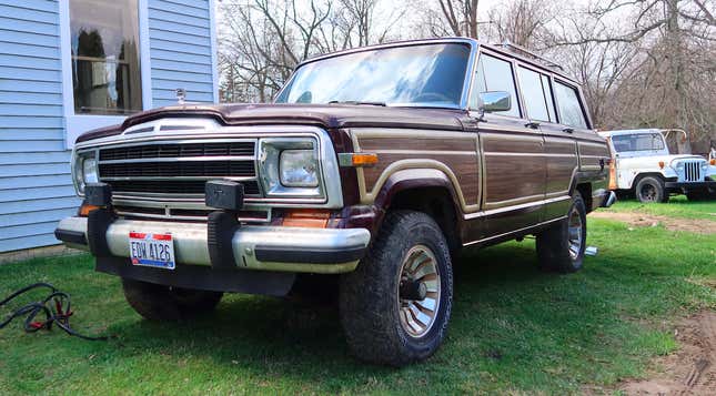 Image for article titled My Free Jeep Grand Wagoneer Drives But Nearly Started A Demolition Derby In My Backyard