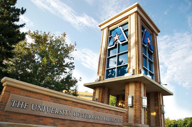 Image for article titled UT Arlington&#39;s Men&#39;s Basketball Team Honors Black Historical Figures With Pre-Game Shirts: &#39;We Want to Educate, We Want to Inform&#39;