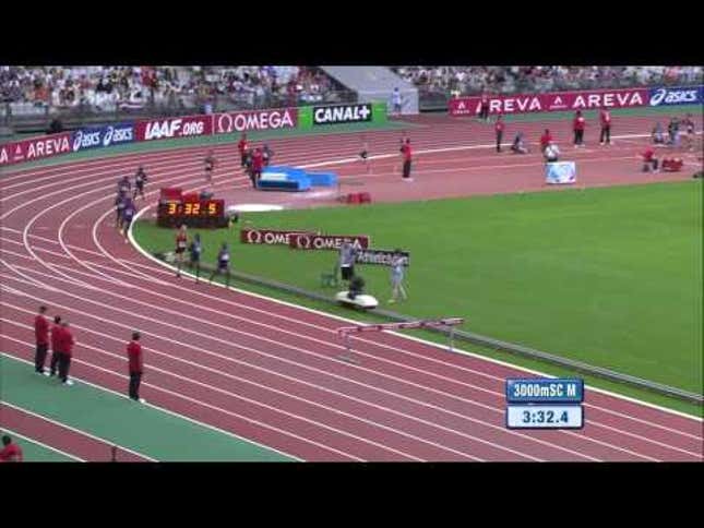 U.S. Steeplechase Runner Evan Jager Eats It, Triumphs