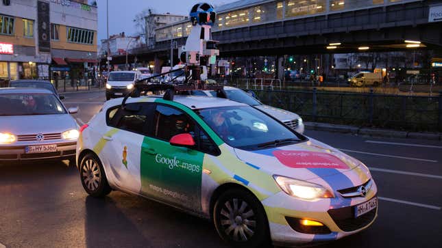 Imagen para el artículo titulado Google pagará $13 millones por espiar redes wifi durante años con los coches de Street View