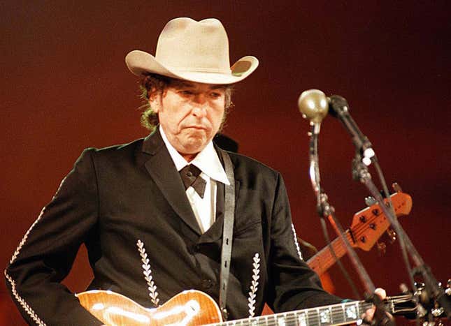 Bob Dylan sings for Pope John Paul II in Bologna Saturday, September 27, 1997. Image via AP.