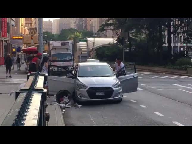 Guy With Garbage Can Upsets Guy With Machete In Street Fight
