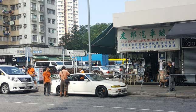Image for article titled The Most Dedicated Mechanics In The World Wrench On The Streets Of Hong Kong