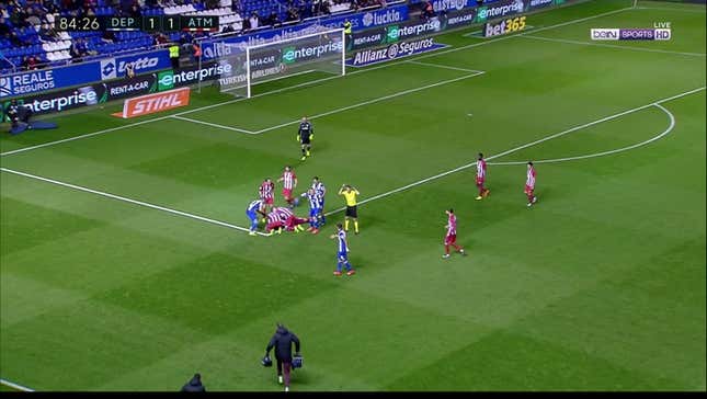 Fernando Torres's Severe Head Injury Sends Fellow Players Into A Panic
