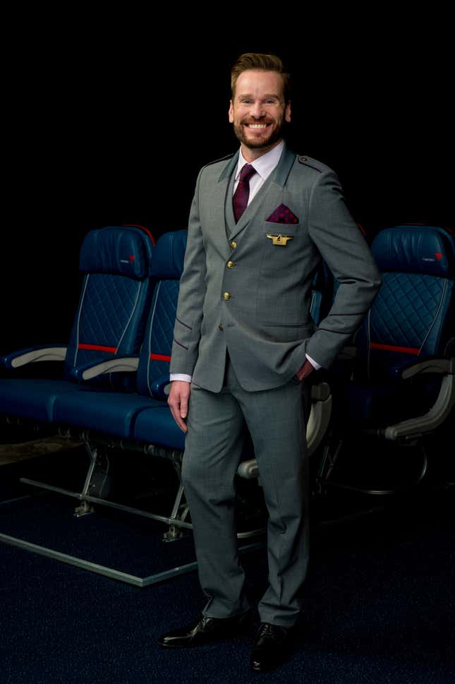 Image for article titled Delta's New Uniforms Are Giving Attendants 'Skin Lesions, Fatigue, Migraines, Hair Loss': Report