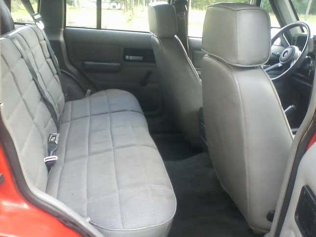 Image for article titled At $2,600, Could This High-Mileage 1994 Jeep Cherokee 4WD be a Good Sport?