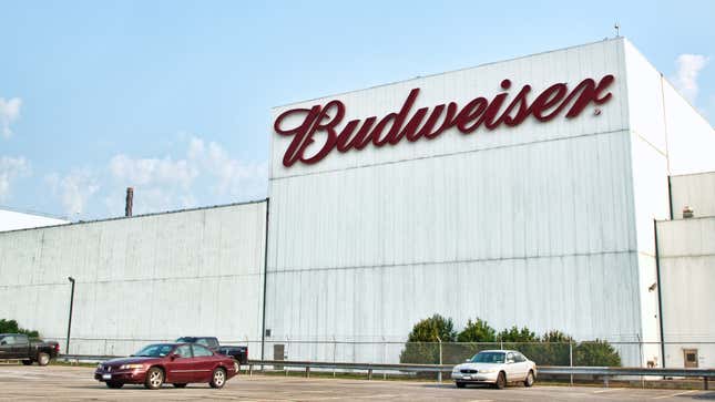 Image for article titled Never-ending Bud Light/Coors lawsuit now alleges beer-recipe theft