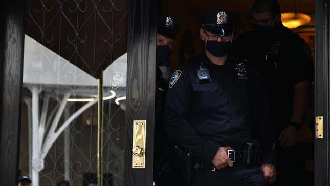 Image for article titled Please Allow Rudy Giuliani's Delightful Neighbor to Gleefully Tell You About the F.B.I. Raid on His Home