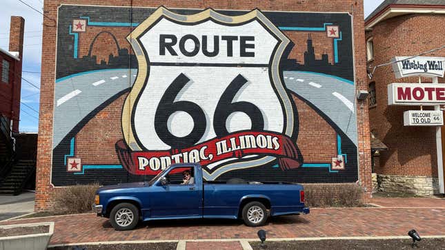 Image for article titled This $600 Dodge Dakota Hasn&#39;t Run In Over 10 Years And I&#39;m Using It To Haul My Japanese Imports Home