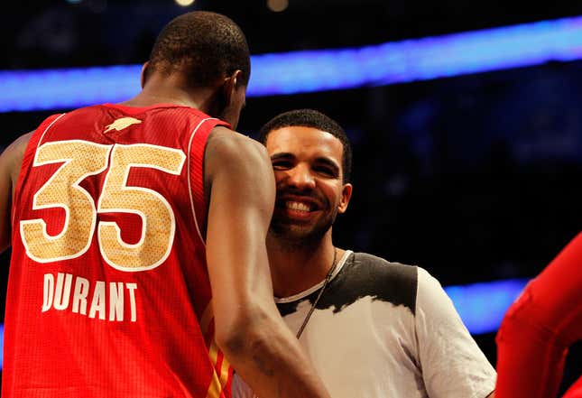 Image for article titled Scary Hours: Drake Reportedly Self-Isolating After Partying With Kevin Durant, Who Tested Positive for the Coronavirus