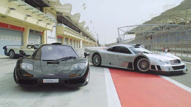 Image for article titled When Even a McLaren F1 Can&#39;t Steal the Show