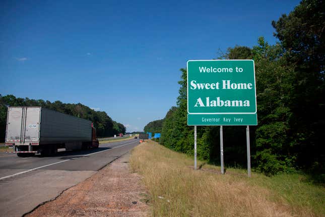 Image for article titled ‘A Dangerous Gamble’: Alabama Gov. Kay Ivey Refuses to Order ‘Shelter-in-Place’ for Residents, Leaving Black Alabamans Especially at Risk