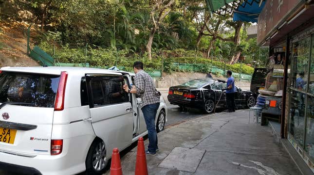 Image for article titled The Most Dedicated Mechanics In The World Wrench On The Streets Of Hong Kong