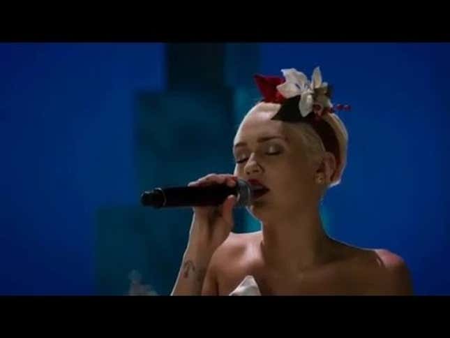 Saturday Night Social: Miley Cyrus Sings 'Silent Night'