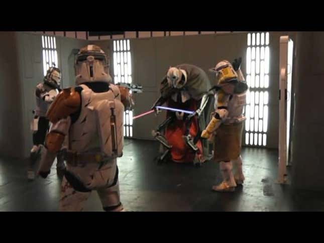 <em>Star Wars</em> Cosplay So Good You Can't See The Human Inside