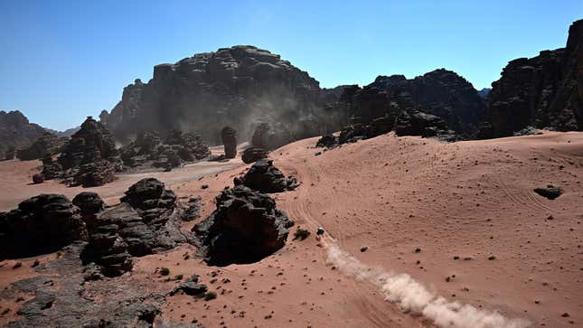 Image for article titled Dakar Buggy Driver Ditches His Co-Driver In The Middle Of A Stage