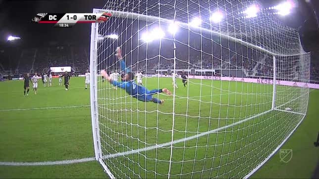 Old Man Wayne Rooney Adds Ridiculous Free-Kick Goal To MLS Highlight Reel
