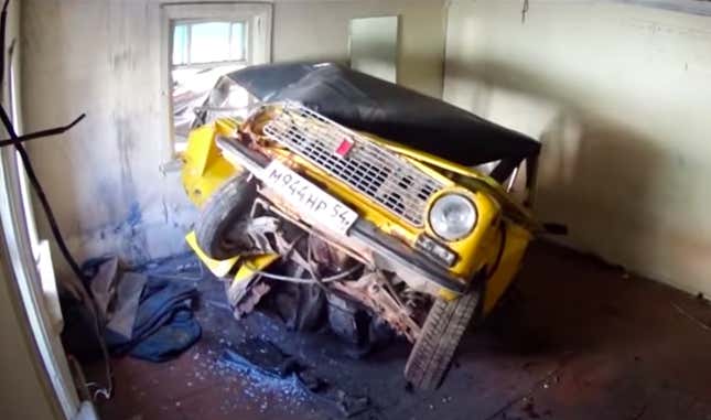 Image for article titled Russians Assemble A Car Inside A Tiny Room And Then Try Extracting It Through A Window