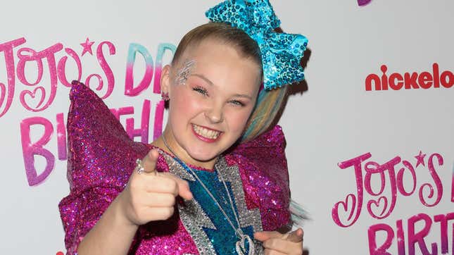 Image for article titled JoJo Siwa Explains Why She Dresses Like a 5-Year-Old