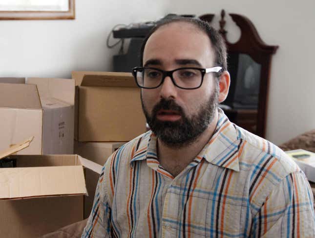 Image for article titled Area Man Too Poor To Afford Movers, Too Old To Get Help From His Friends