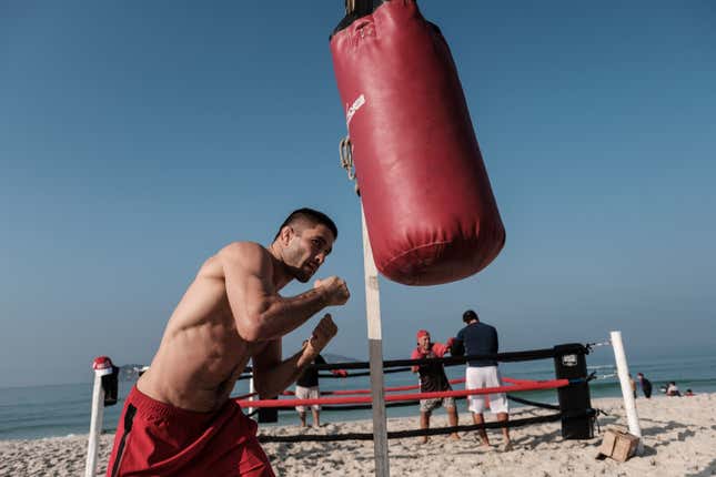 MMA fighter 'didn't even flinch' after losing finger in Philly fight