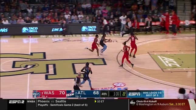 Elena Delle Donne Had An Awful Knee Injury At The Worst Possible Time