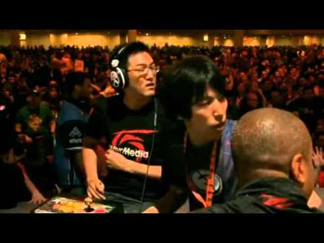 EVO 2015 Winner Triumphs Despite Broken Stick