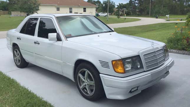 Image for article titled At $4,500, Could This High-Mileage 1992 Mercedes 300D Still Be A Highly Sought After Deal?