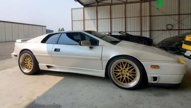 Image for article titled At $24,900, Could This 1989 Lotus Esprit SE Be Worth Adding Lightness To Your Wallet?