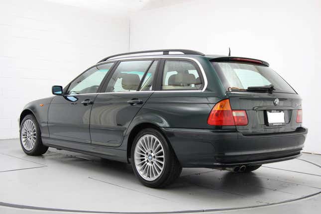 Image for article titled At $4,900, Could This 2003 BMW 325Xi In BRG Be A BFD?