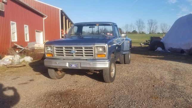 Image for article titled At $3,800, Would You Consider This 1987 Ford F-250 Diesel To Be Dually Noted?