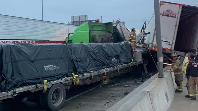 Image for article titled More Than 100 Cars And Trucks Crash In Massive Pile-Up On Frozen Highway In Dallas-Fort Worth (Update: Five Dead)