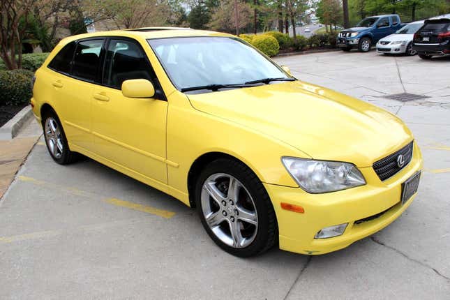Image for article titled It's Time To Upgrade My 200,000-Mile Corolla! What Car Should I Buy?